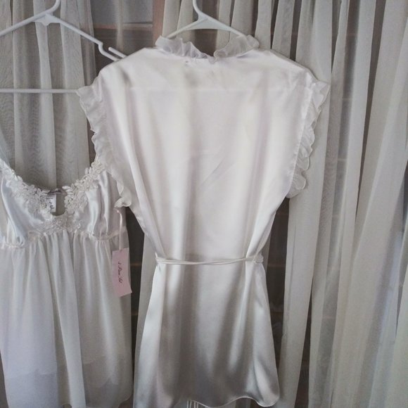 Linea Donatelle White Satin Nighty& Robe - Picture 3 of 5
